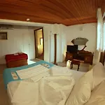 Alacati Antik Çeşme