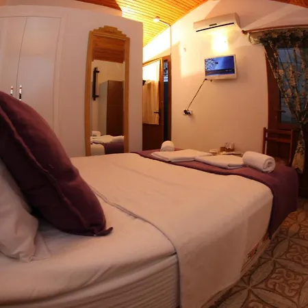 Otel Alacati Antik Çeşme