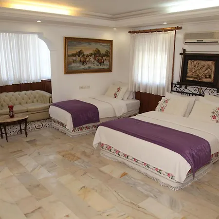 Otel Alacati Antik Çeşme