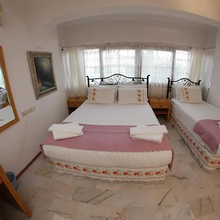Alacati Antik Otel Çeşme