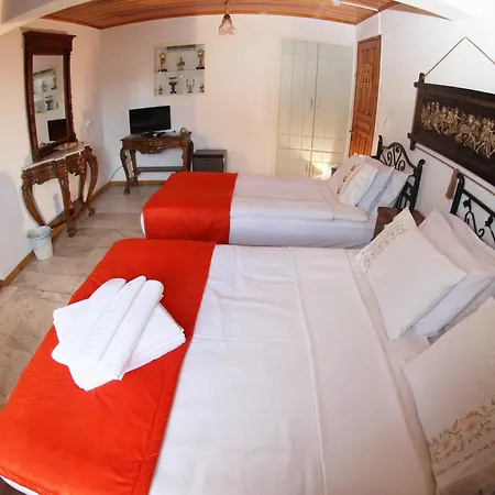 Alacati Antik Otel *