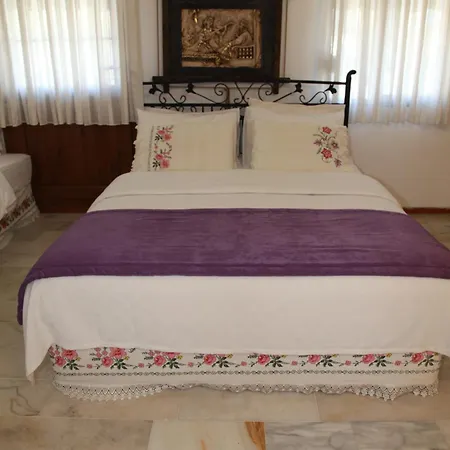 Otel Alacati Antik Çeşme