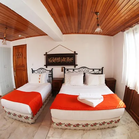 Alacati Antik Çeşme